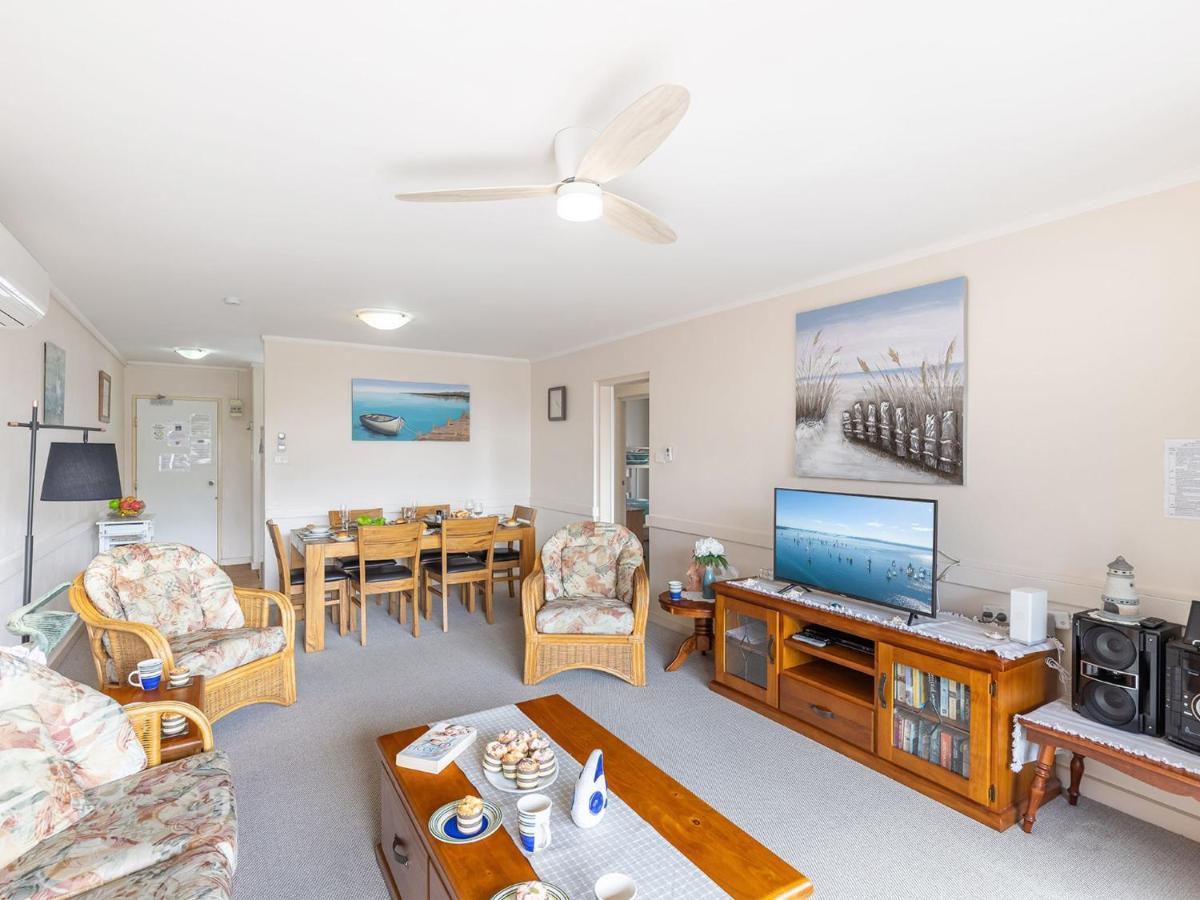 Appartamento Teramby Court, 10,104 Magnus Street - Unit In Nelson Bay Cbd, With Water Views, Air Con And Wi-Fi Esterno foto