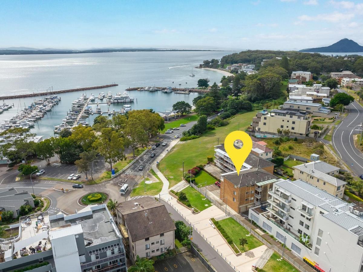 Appartamento Teramby Court, 10,104 Magnus Street - Unit In Nelson Bay Cbd, With Water Views, Air Con And Wi-Fi Esterno foto